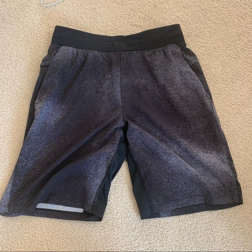 Men’s Lululemon shorts with liner